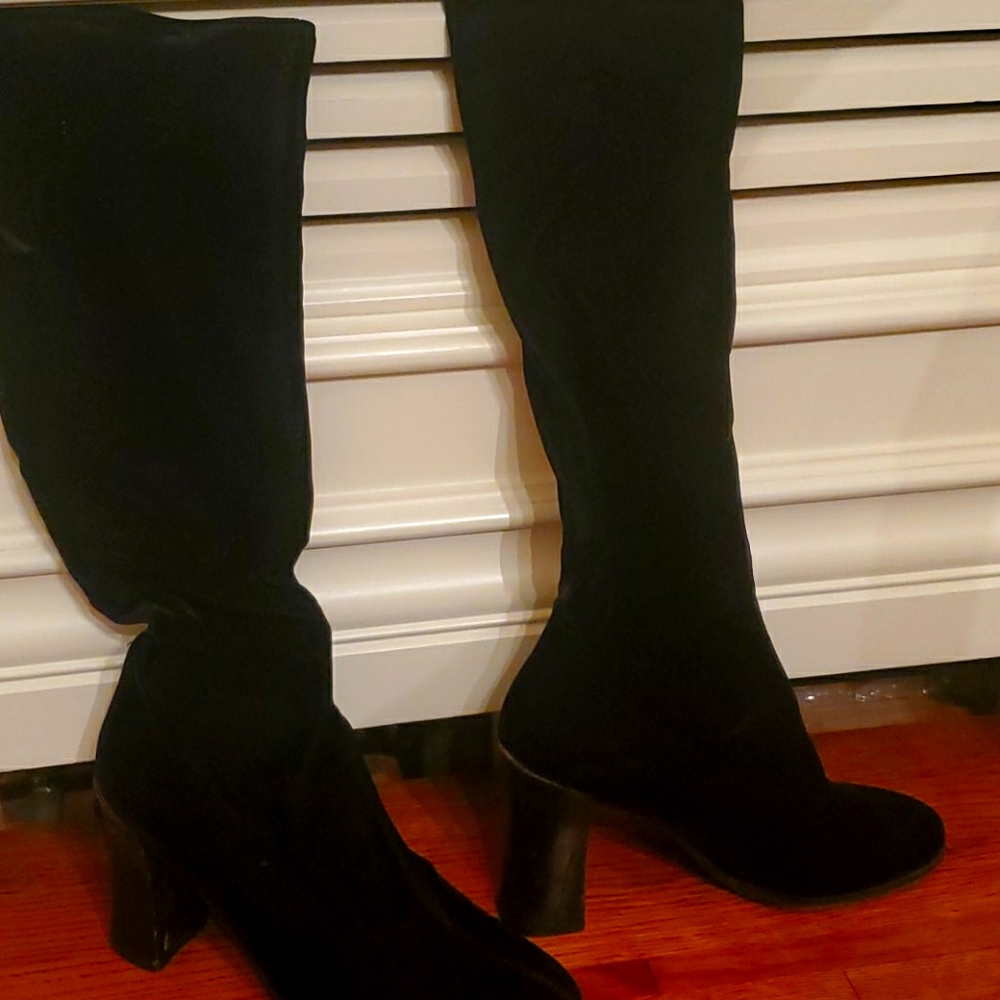 Pull on black velvet boots